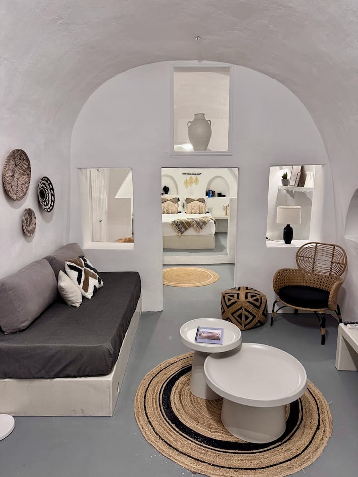 Hlavný obývací priestor s jednou samostatnou posteľou 