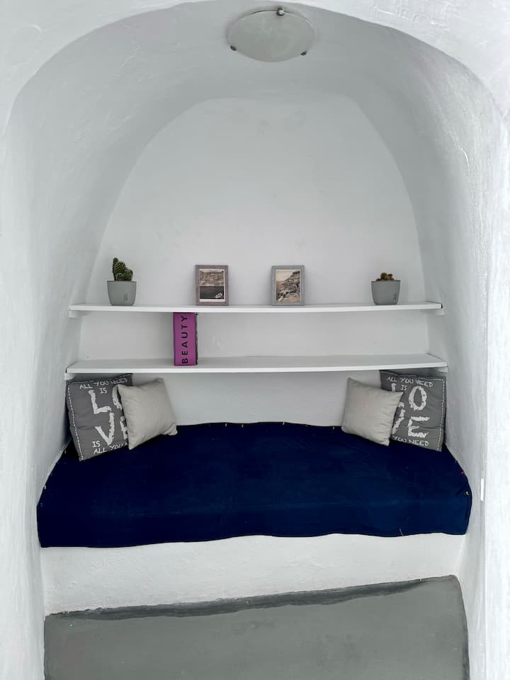 Druhá spálňa s výklenkom mimo hlavného obytného priestoru 