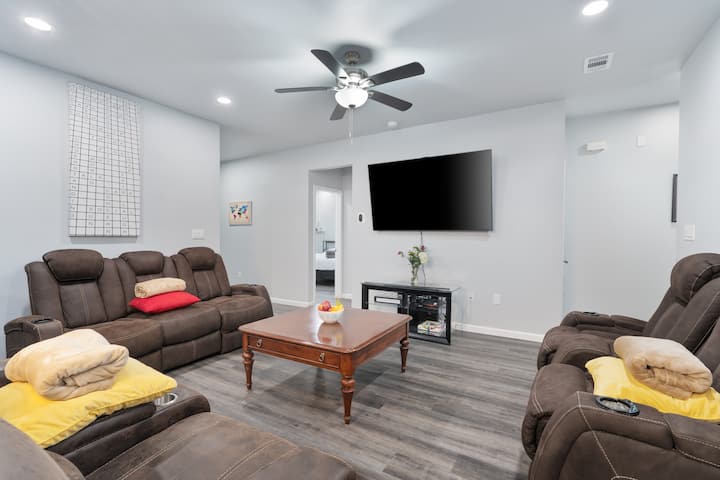 Taylor Rodeo, Jacuzzi, Games, 5.6 Mls To Samsung - Taylor, TX
