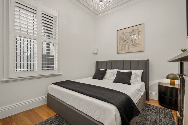 Unbeatable Location Famous Chapel St Family Home gallery image 5