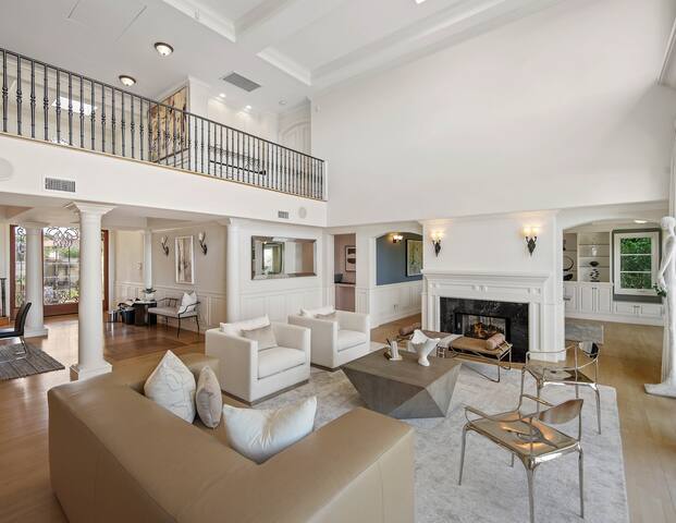 Stunning Bel Air Italian Villa w/ Panoramic Views gallery image 4