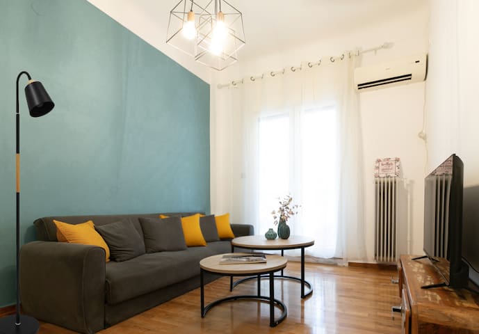 Koukaki Gem: Chic 2BD Apt by the Acropolis