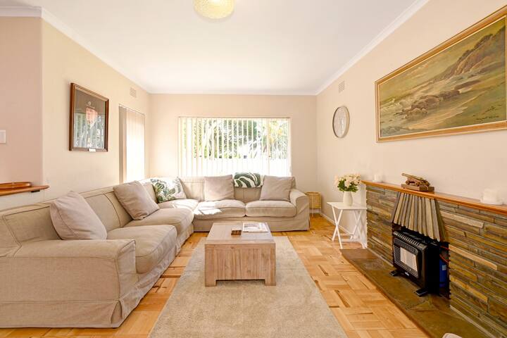 Relaxing Family Home – Edge Of Constantia Valley