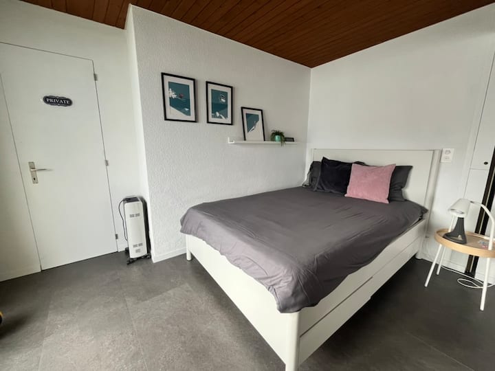 Cuddle oasis with super comfortable bed 140x200 - Perfect for 2 persons