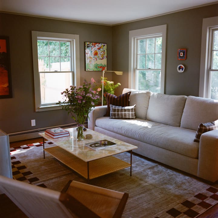 Stylish Beach Getaway: Pool & Walking Location - Greenport, NY