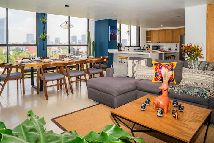 Serenity Condesa Condo w/ Castle sunset view & AC