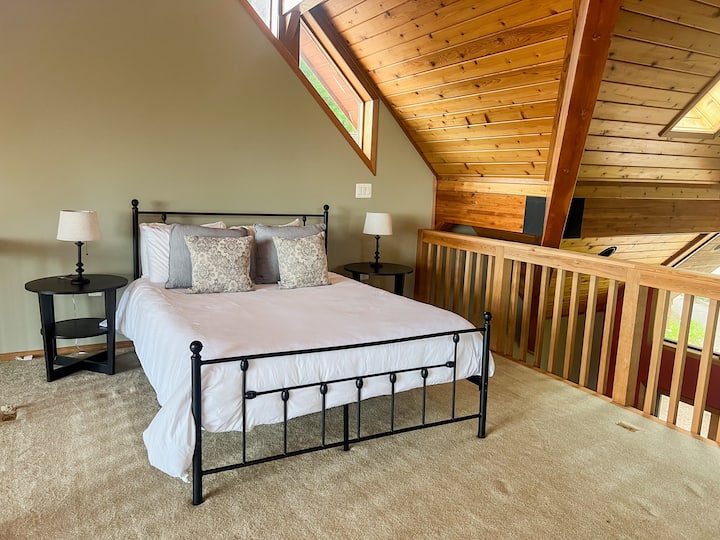 Двойно легло в лофт.