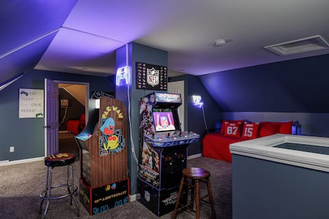 Spacious Home w/ several beds (2 KING) and games!