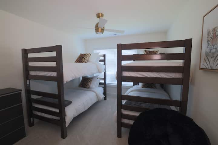 ห้องนอน 2 - เตียงสองชั้นขนาด XL คู่ 2 ชุด