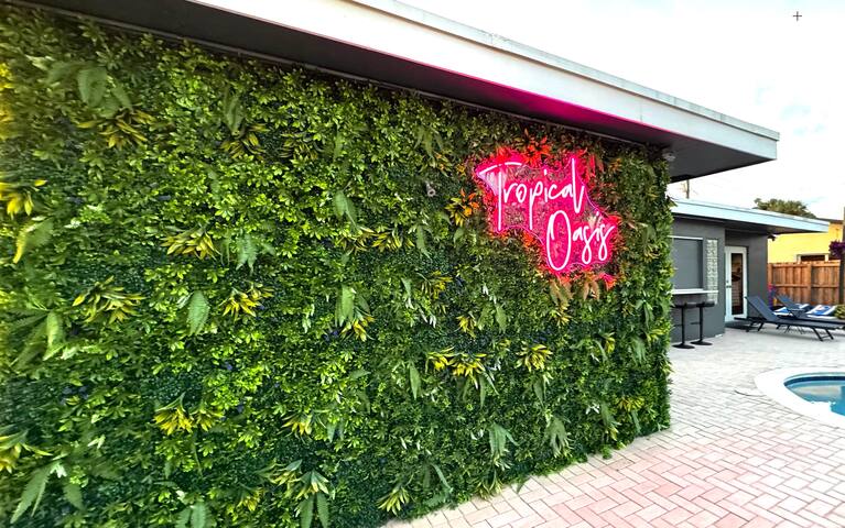 Escape to Tropical Oasis w/ Heated Pool+Cabana Bar gallery image 4