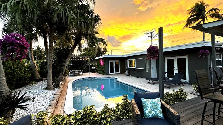 Escape to Tropical Oasis w/ Heated Pool+Cabana Bar gallery image 2