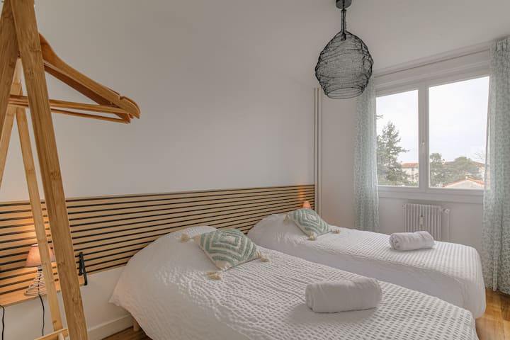 Chambre avec 2 lits simples (90)