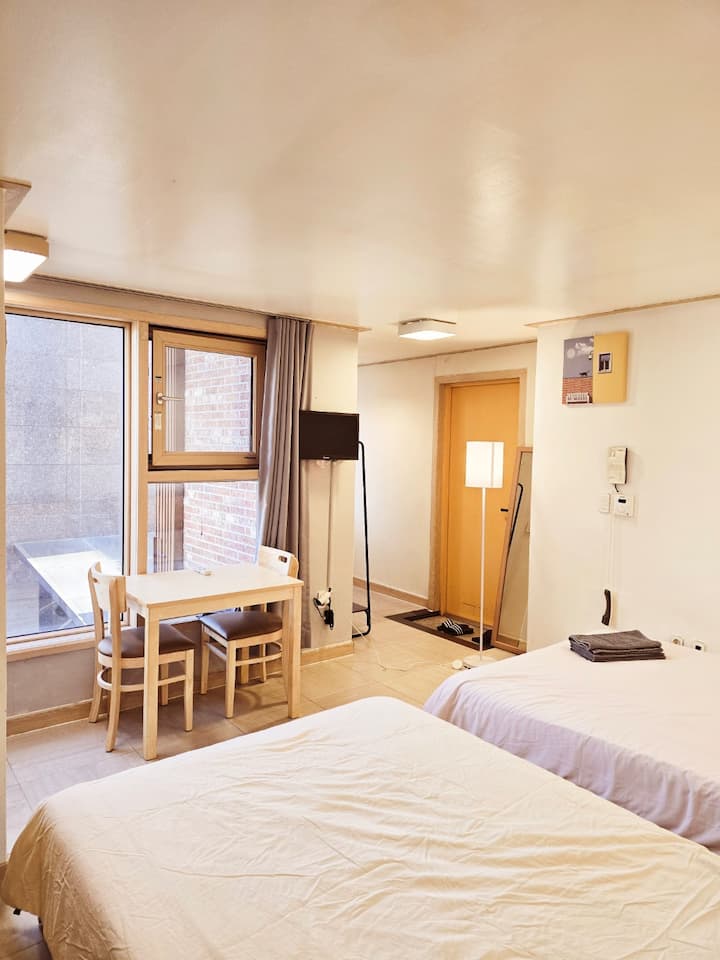 Smiley Studio For 4 [2f] 7 Min Hongdae &3 Min Park - Seoul