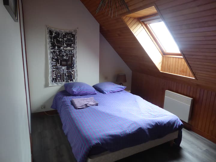 Საძინებელი ორადგილიანი საწოლით, ყურის სანაპიროზე