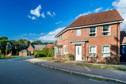 Argus Hse: Contractor Relocator Family Freeparking