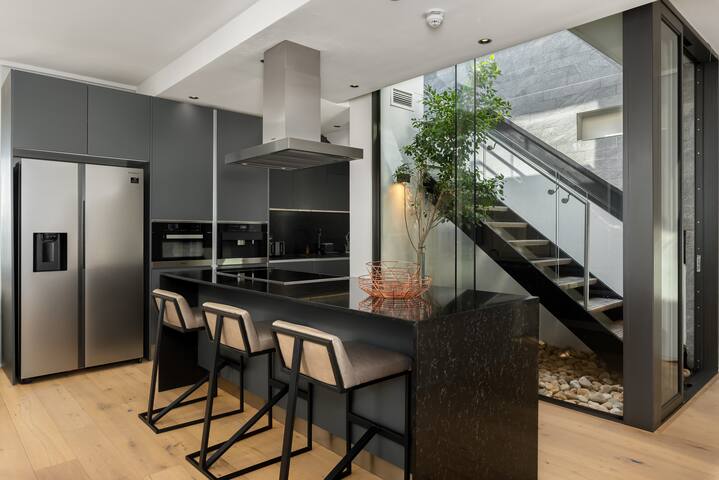 Penthouse Dream with Private Jacuzzi & Ocean Views gallery image 4