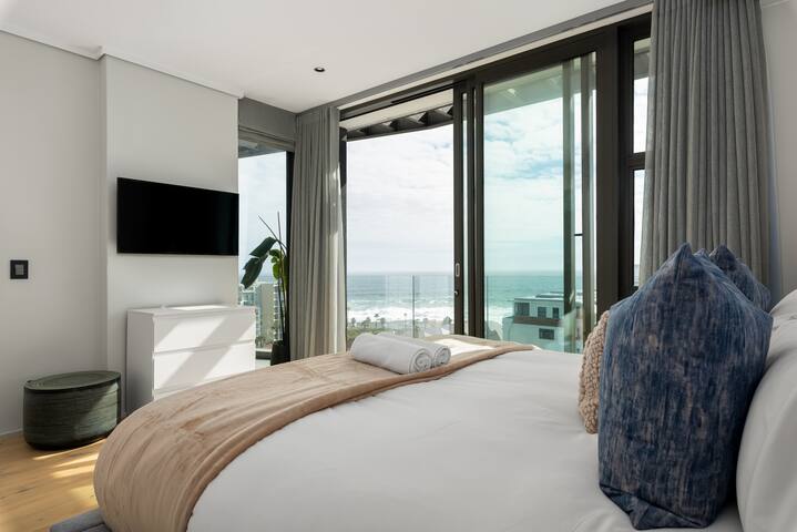 Penthouse Dream with Private Jacuzzi & Ocean Views gallery image 2