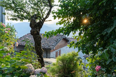 Villa Loris - History & Luxury