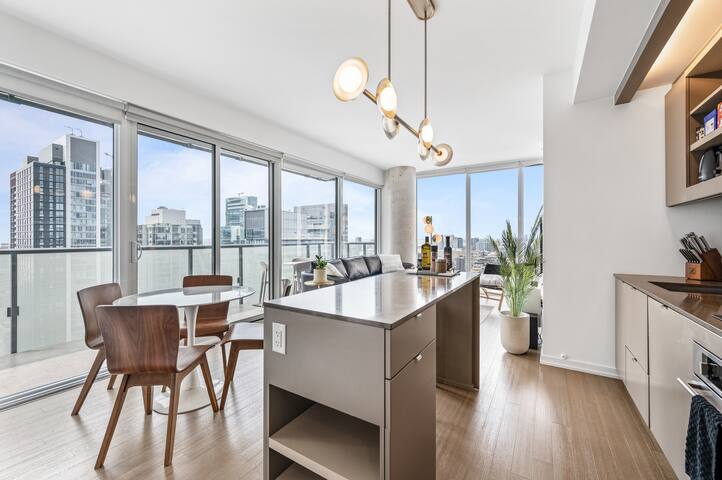 Stunning High Floor Luxury Condo w/ Gorgeous View gallery image 3