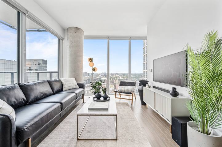 Stunning High Floor Luxury Condo w/ Gorgeous View gallery image 2