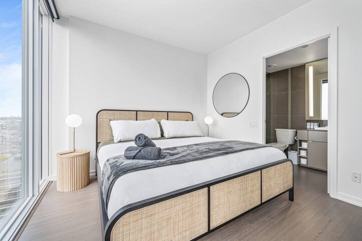 Stunning High Floor Luxury Condo w/ Gorgeous View gallery image 4