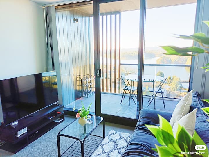 2b2b With Stunning Lake Views Bel & Free Parking - Belconnen