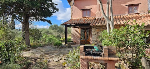 A charming cocoon. Quiet assured. Pool.