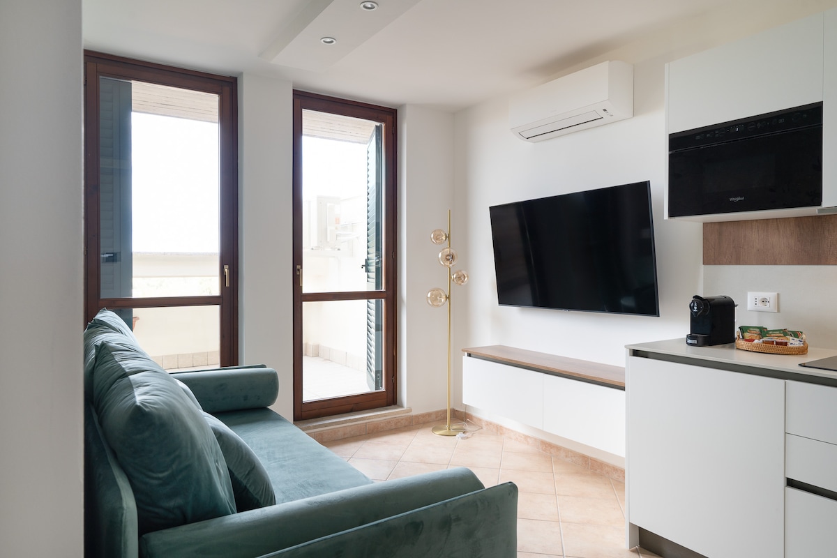 Anuncio de Airbnb popular: Nido Apartment/Panoramic Penthouse/Bus Rome en Latina
