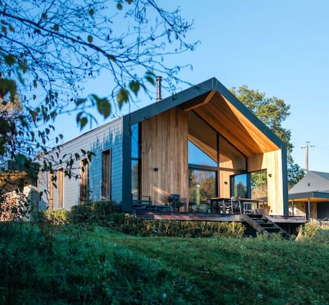 Creek Lodge - Brand new 2024!