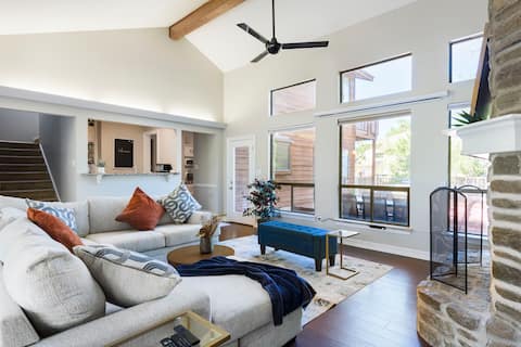 Hot Tub~Game Room~ Kid-Friendly~Grill~Large Deck