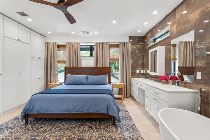 Luxurious Downtown Oasis – Lap Pool+Stunning Views gallery image 2