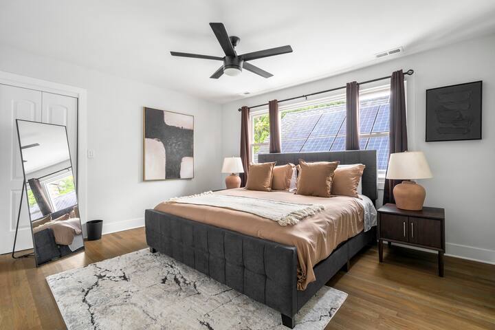 NEW! Large/Beautiful Home with 6BDS/4BTH + Garage! gallery image 4