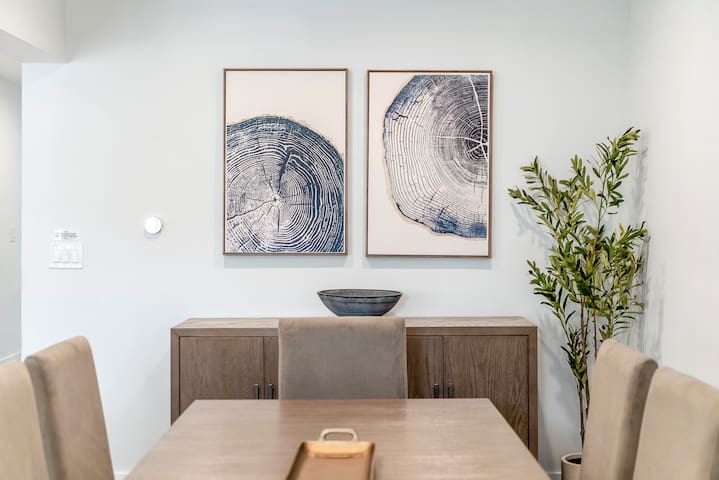 NEW! Large/Beautiful Home with 6BDS/4BTH + Garage! gallery image 2