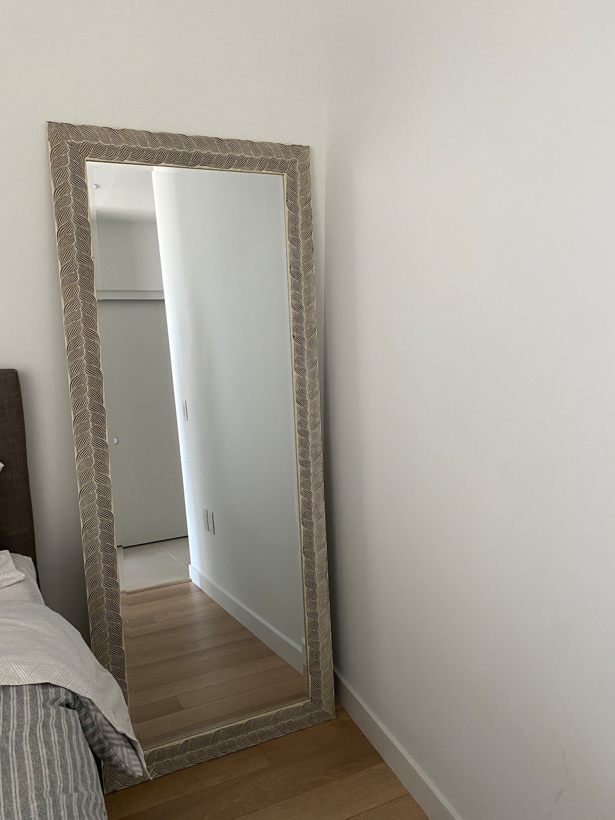 Огледало за цялото тяло 