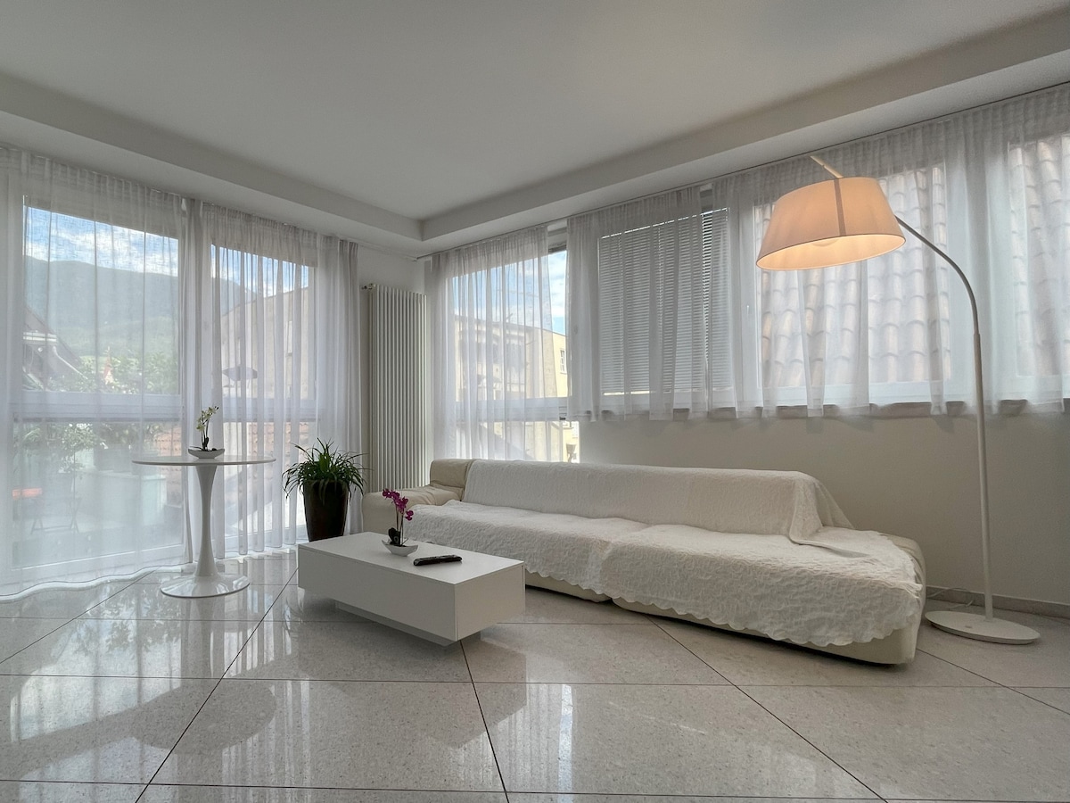 Annuncio Airbnb popolare: Luxury Apartment 200 sqm, 4 BR, 1 Garage Included a Merano