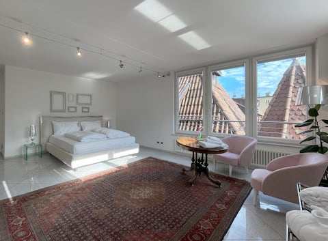 Luxury Apartment 200 sqm, 4 BR, Garage Included