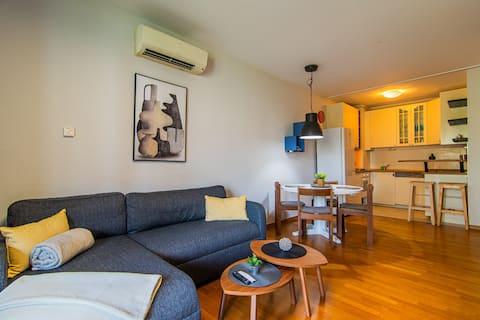 Successful Airbnb property: Flexible SelfCheckIns 92 / Garage / Loggia in Novi Zagreb Istok