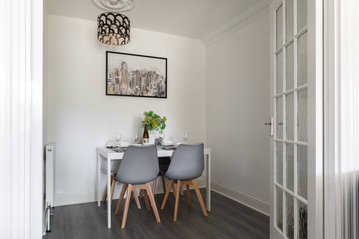 Serviced Homes 5 Bed, 5 Bath Contractor Insurance gallery image 4