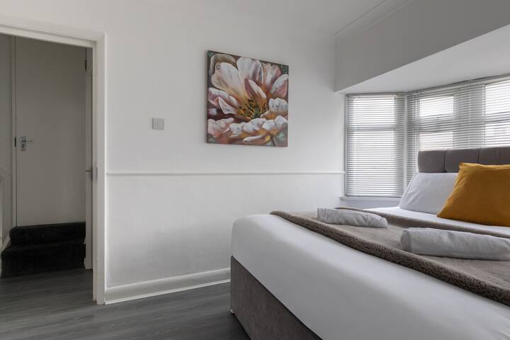 Serviced Homes 5 Bed, 5 Bath Contractor Insurance gallery image 5