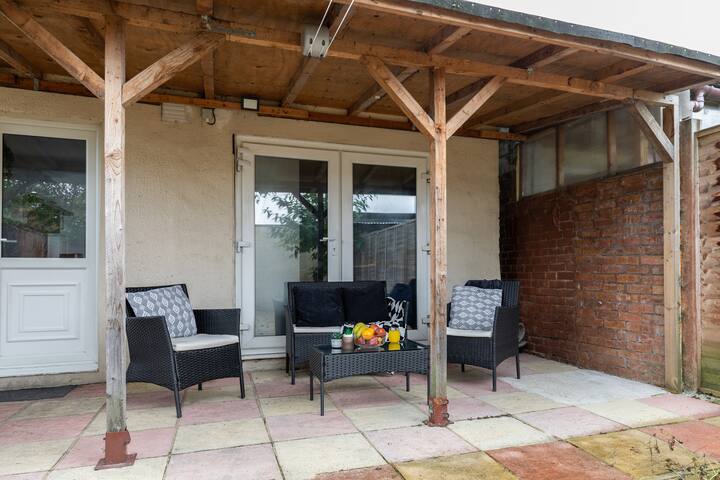 Serviced Homes 5 Bed, 5 Bath Contractor Insurance gallery image 2