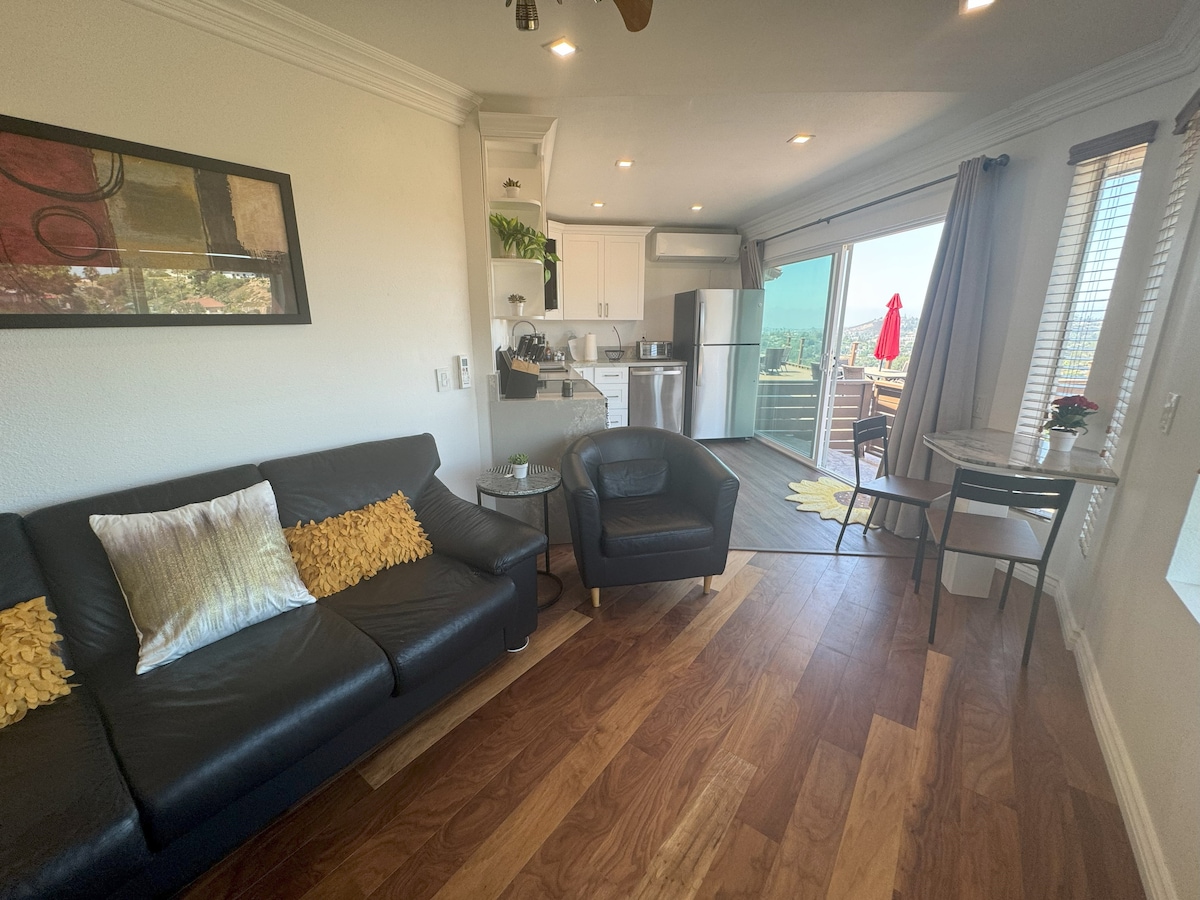 Top Airbnb: Serenity: Amazing Views & Modern Charm in Casa De Oro Mount Helix