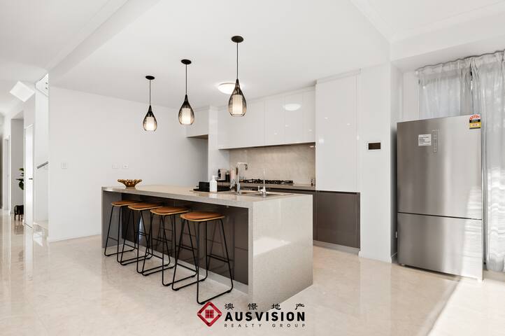 Perth Splendor: Unique 5 BR, 5 Bath Dream House gallery image 4