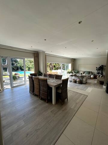 Charming, central & spacious 4 bedroom home gallery image 2