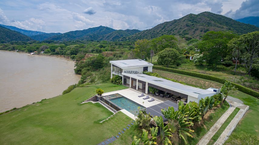 Host Medellín managed Airbnb listing 1