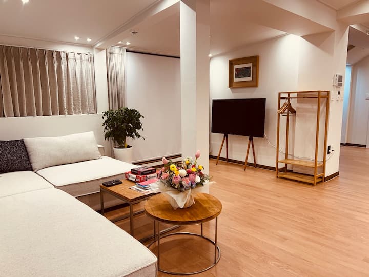 Relaxing Orchard Retreat at Sinjeong Lake