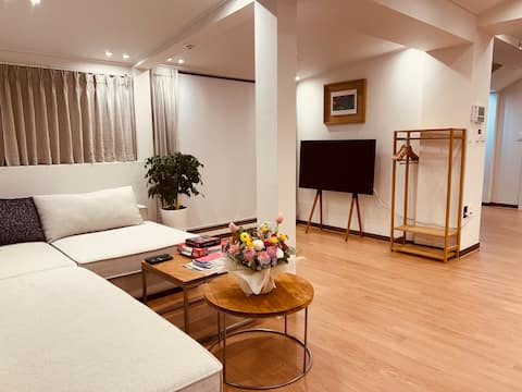 Relaxing Orchard Retreat at Sinjeong Lake
