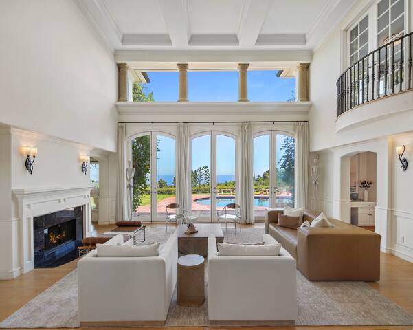 Luxurious 6BR Italian Villa w/ Stunning Views gallery image 2