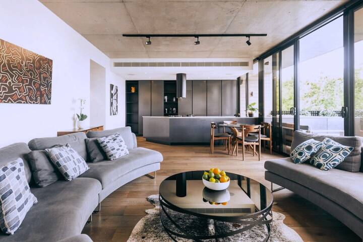 Grand Deck Vast Heritage City Views – Bespoke Home gallery image 2