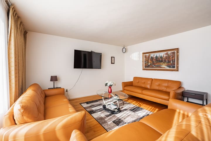 Spacious 3-Bedroom Home Near Ottawa Airport