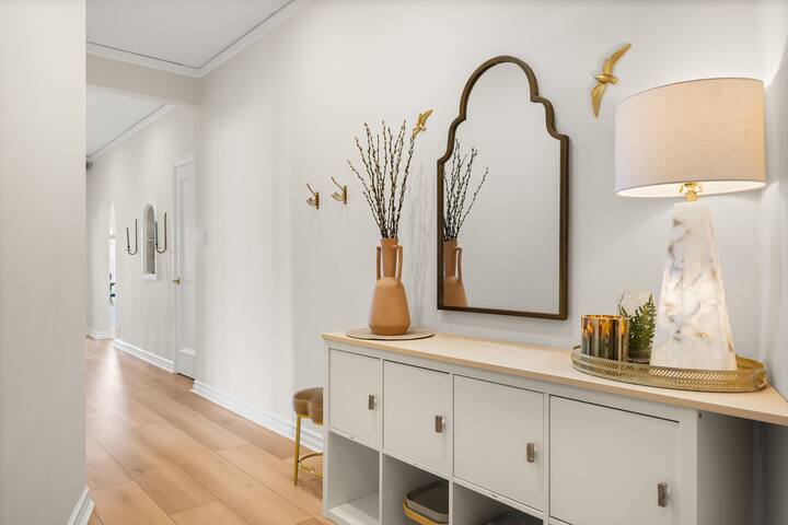 Stunning views, top location, clean, safe gallery image 5